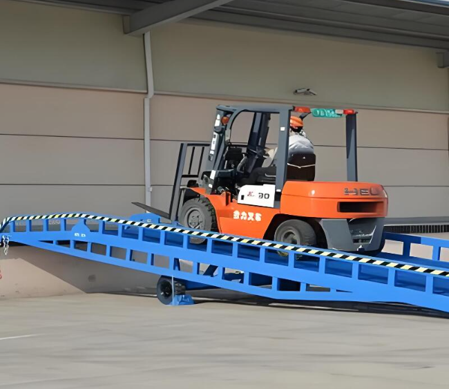 人民路街道移动式卸货平台（叉车用）